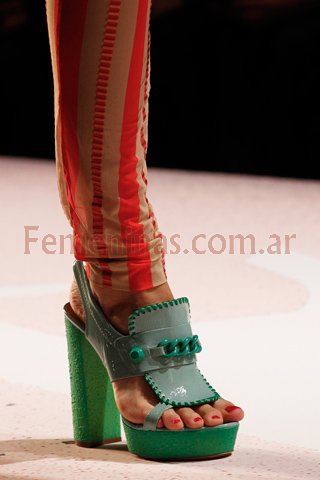 Zapatos plataforma moda verano 2012 ViktorandRolf d